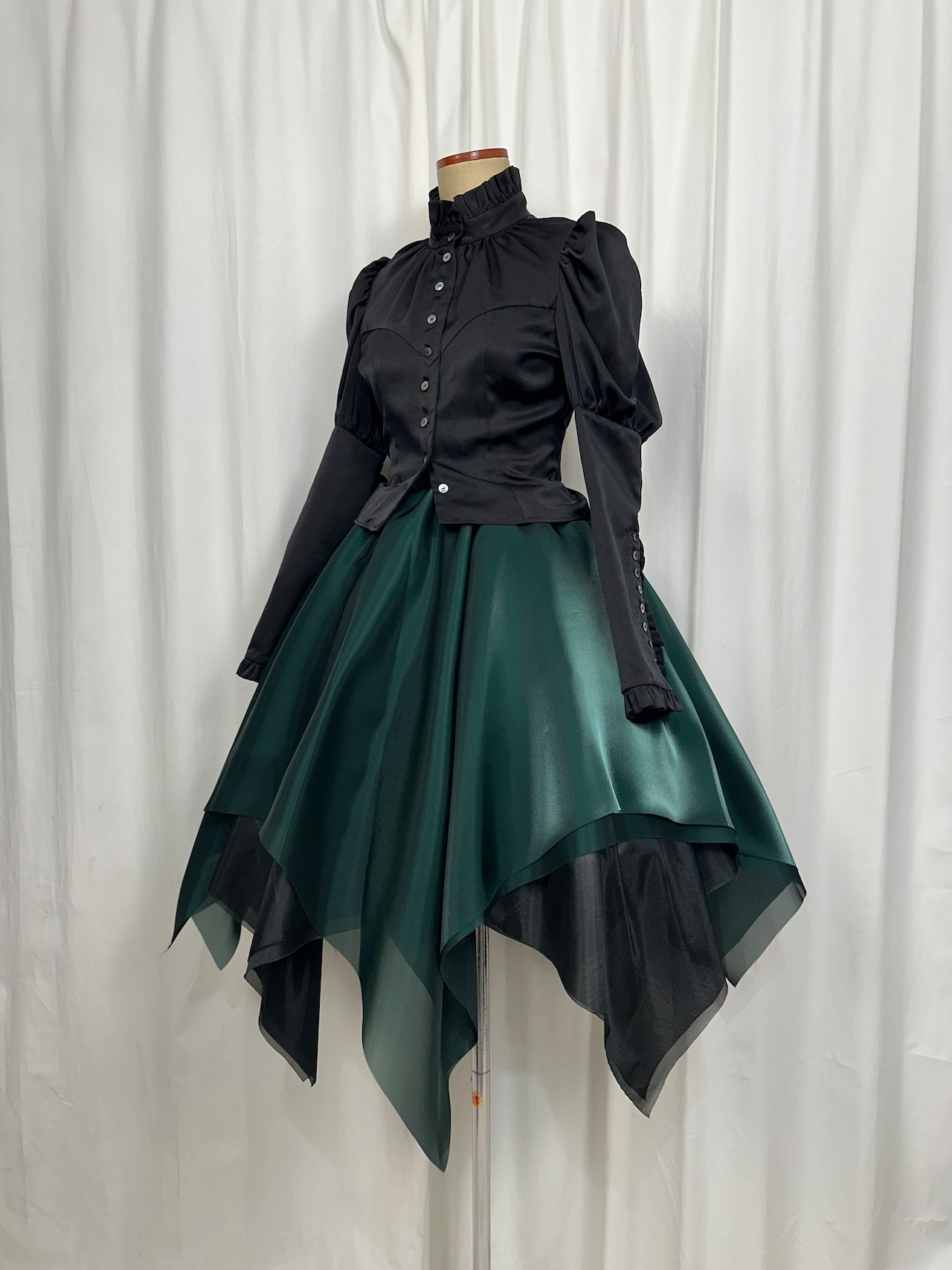 ATELIER BOZ●ロゼヴィアンミニSK 薔薇柄●アトリエボズ ATELIER BOZ○ロゼヴィアンミニSK 薔薇柄○アトリエボズ 薔薇柄クロ